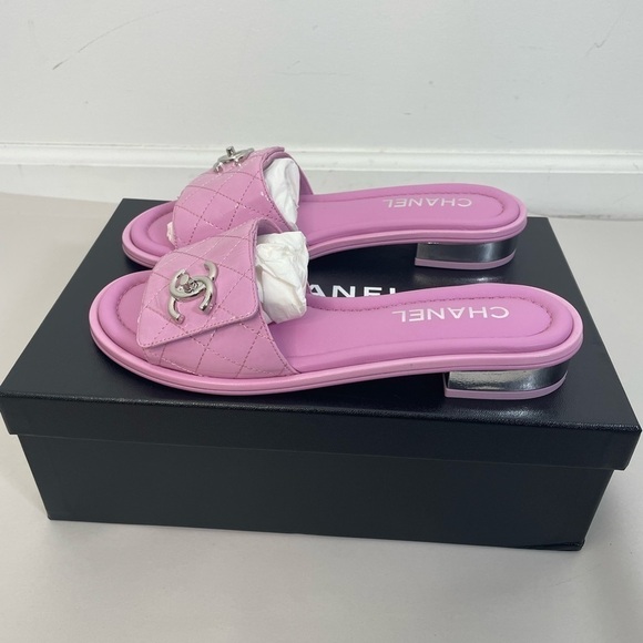 New Chanel 23P Patent Leather CC Turnlock Slides Sandal - Picture 3 of 7